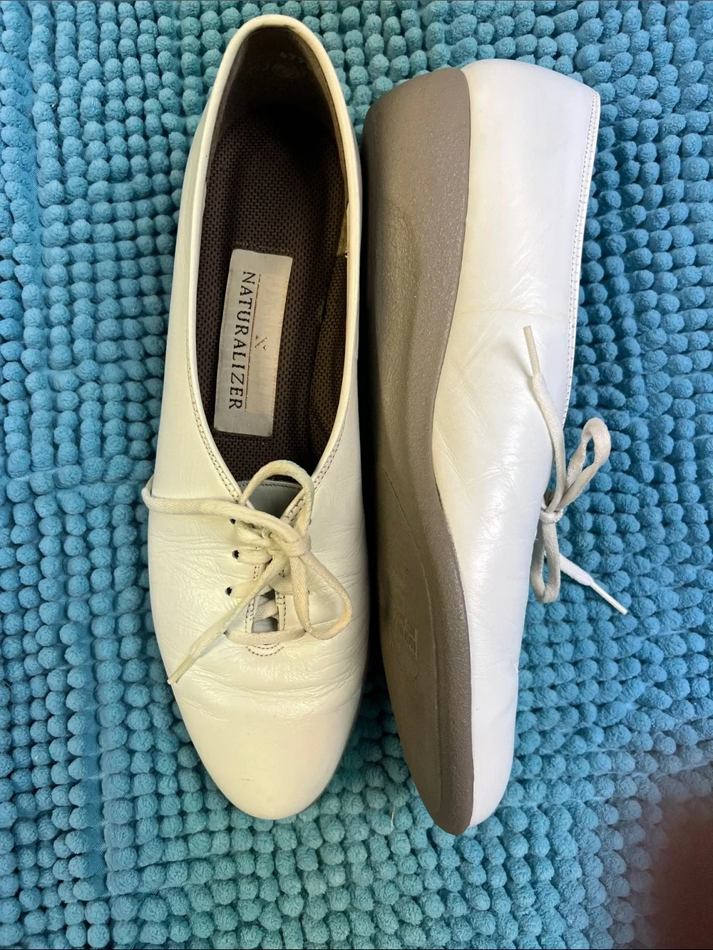 Naturalizer Women's Cream Lace-Up Leather Flats